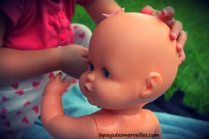 Donner le bain aux poupées (3)