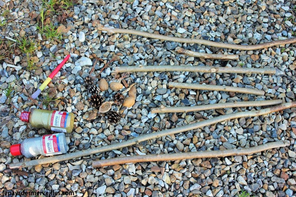 Matériel pour réaliser un arbre de Noël avec des branches