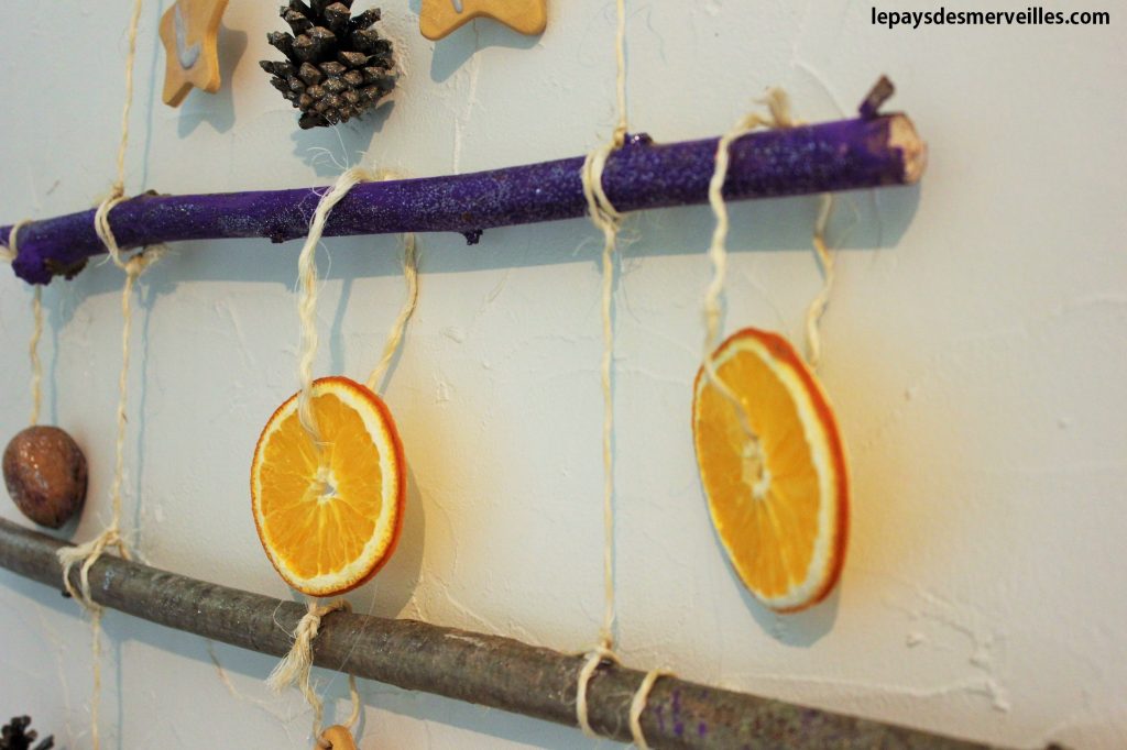 Arbre de Noel avec des tranches d'oranges séchées 