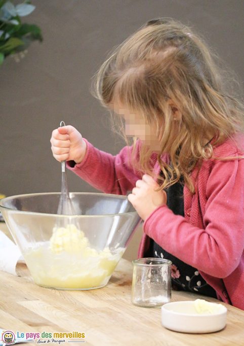 recette de gâteau réalisée par un enfant de 5ans