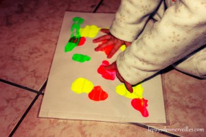 peinture propre avec les doigts pour bébé