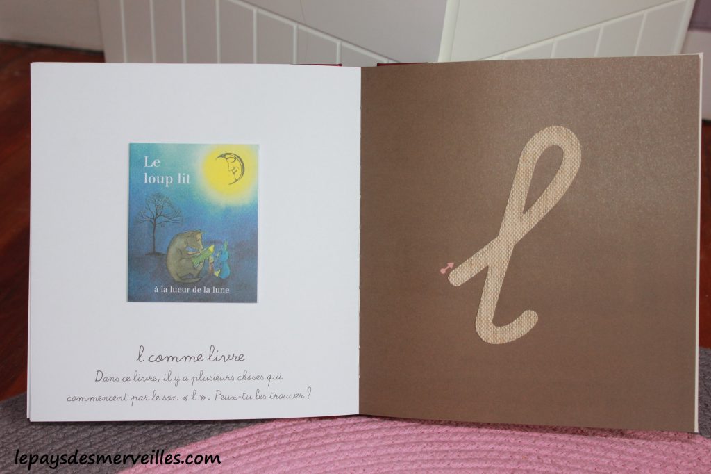 livre avec des lettres rugueuses à toucher 