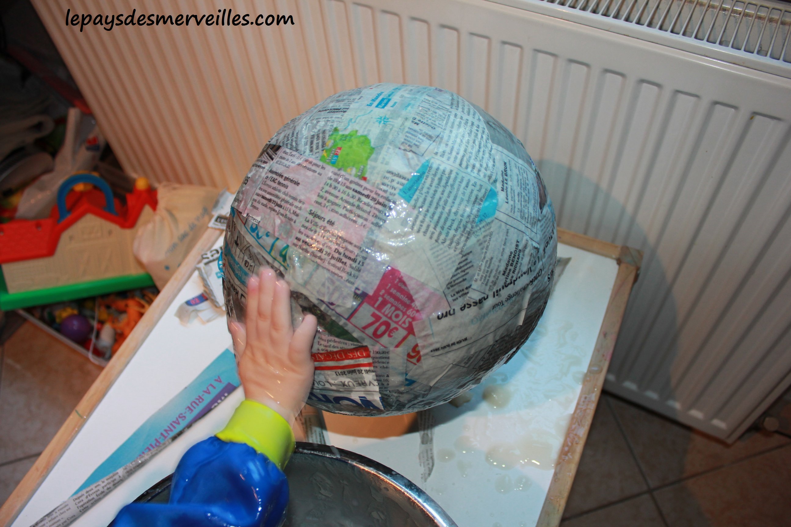 papier mâché sur un ballon