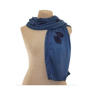 Foulard bleu avec un nœud 