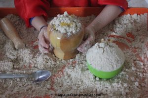 Cloud dough ou la pâte à modeler semblable à du sable mouillé (5)