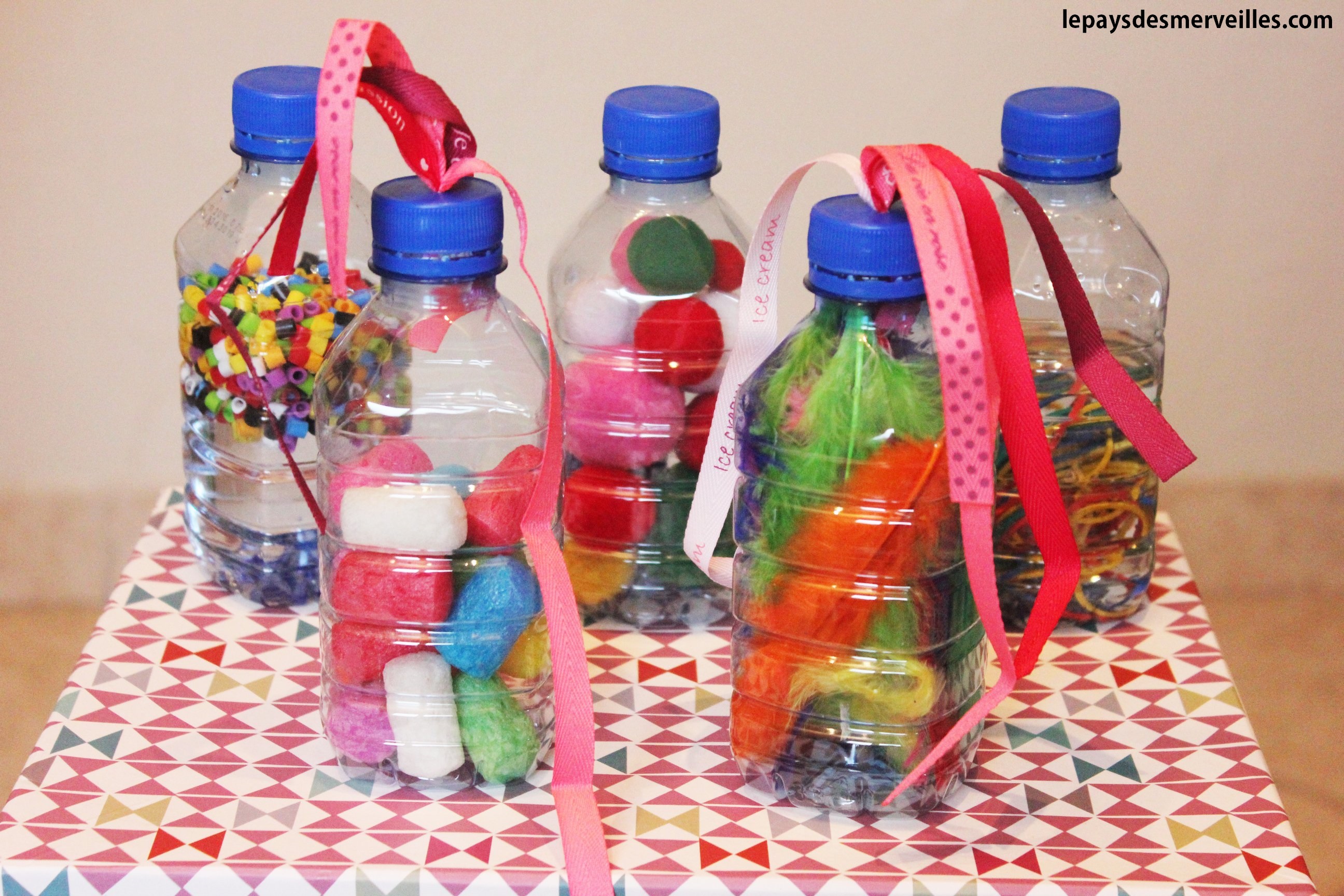 Bouteilles Sensorielles d'Inspiration Montessori { DIY & Activités