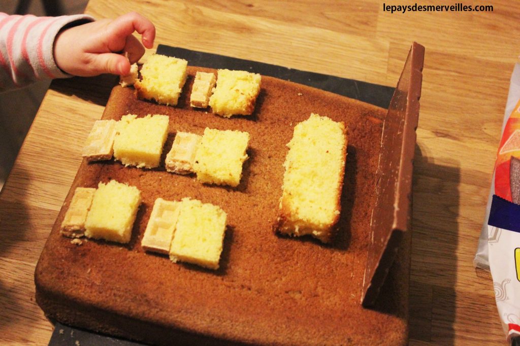 mise en place gâteau salle de classe