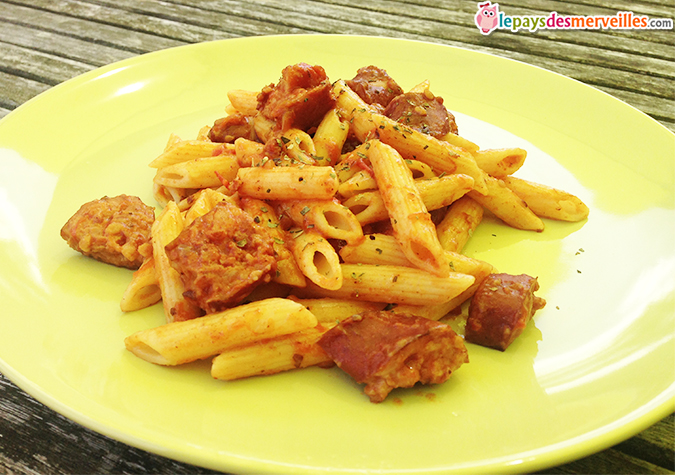 Penne sauce bolognaise saucisse fumée