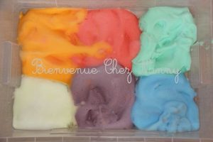 activite-sensorielle-mousse-coloree
