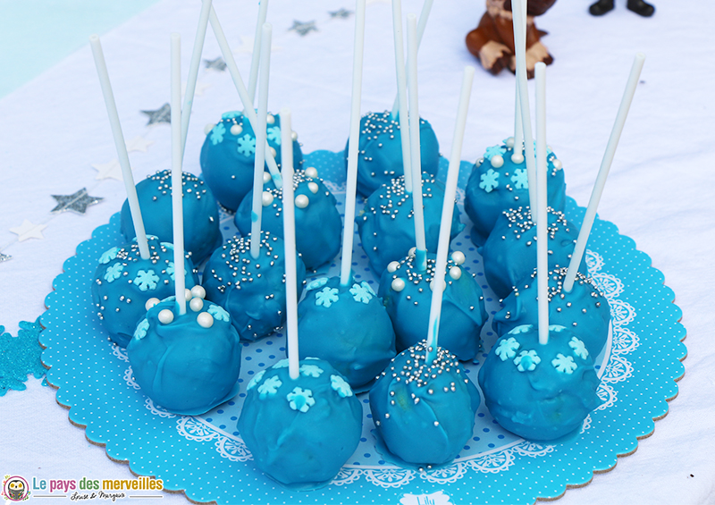 pop-cakes-anniversaire-reine-des-neiges