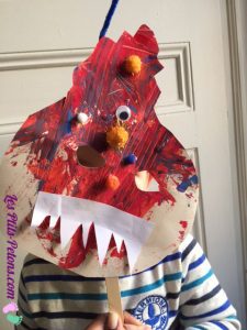 masque en papier avec la technique de la peinture à la fourchette 