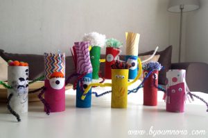 Monstres rigolos en rouleaux de papier toilette