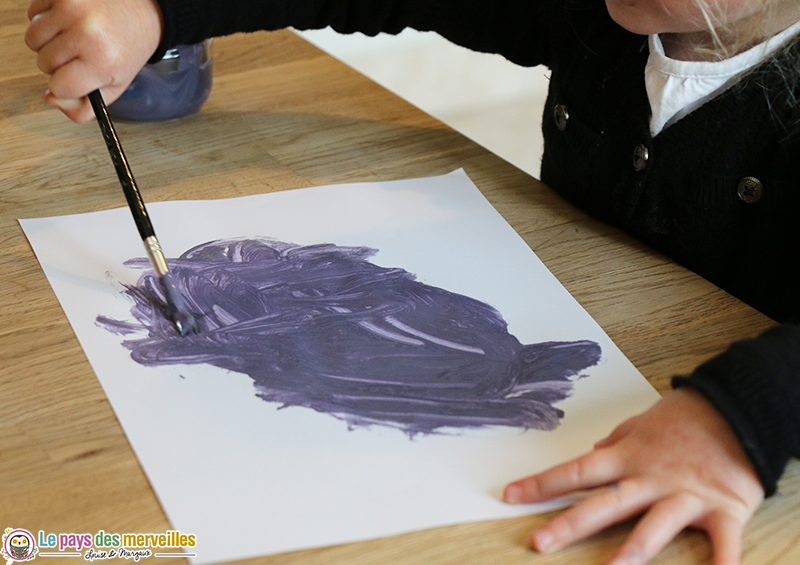 Peinture à la gouache violette