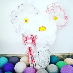 bouquet de fleurs avec des mouchoirs en papier