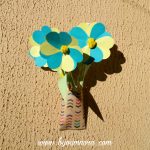 fleurs en papier pour décorer un balcon