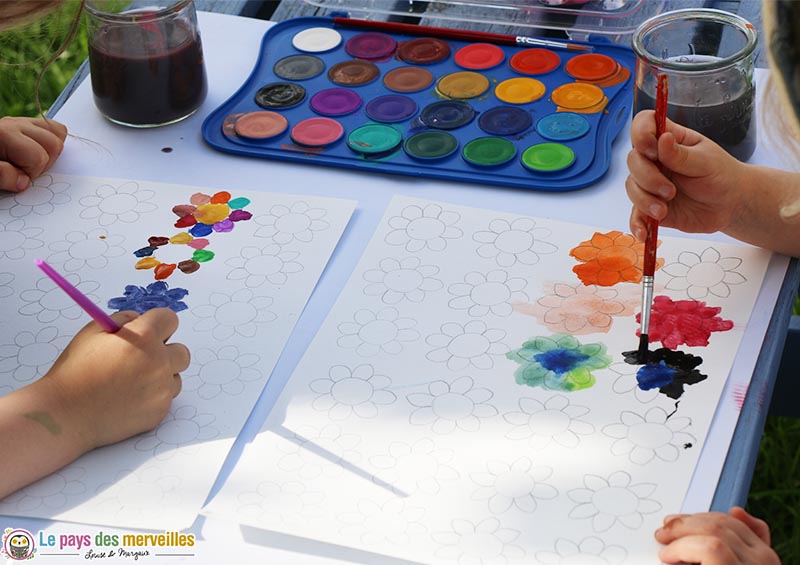 coloriage de fleurs à la peinture aquarelle 