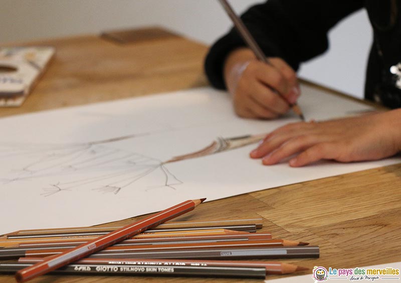 coloriage d'un arbre avec les crayons giotto skin tones