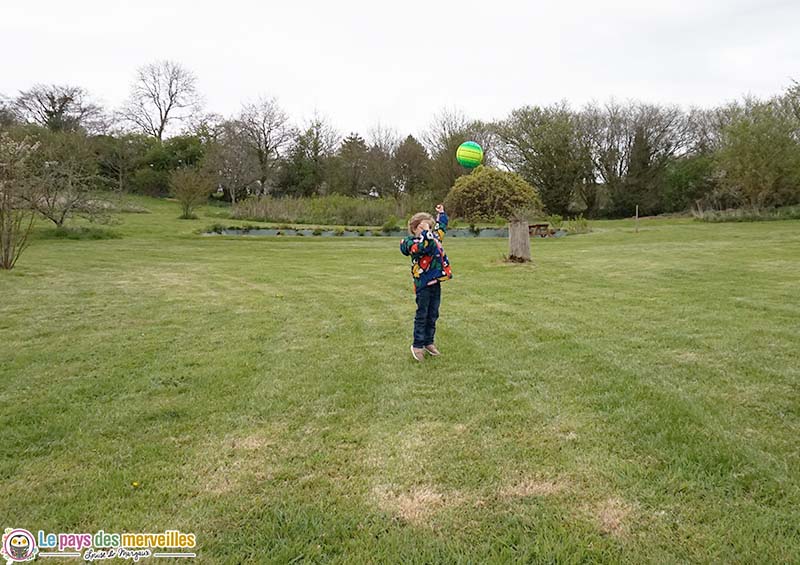 grand terrain de jeux pour les enfants