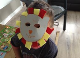 masque de lion réalisé par un enfant de 2 ans