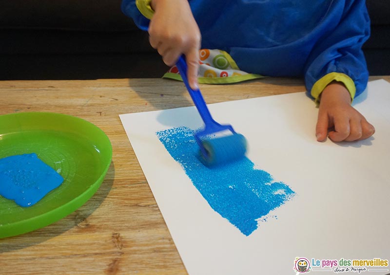 Peinture enfant au rouleau 