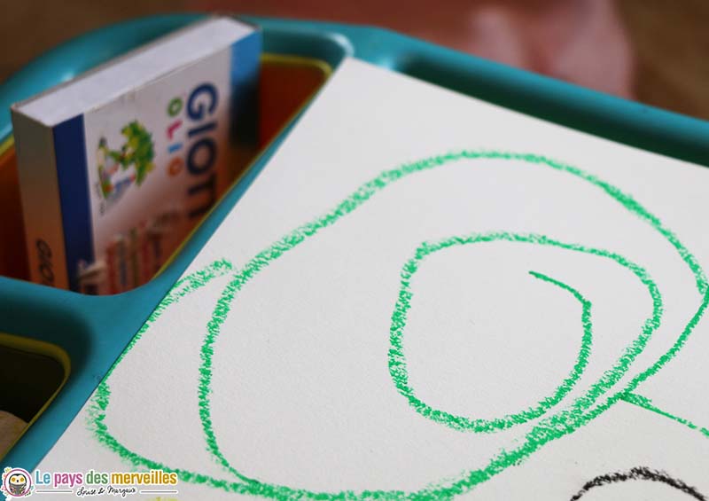 spirale verte dessinée par un enfant de 3 ans 