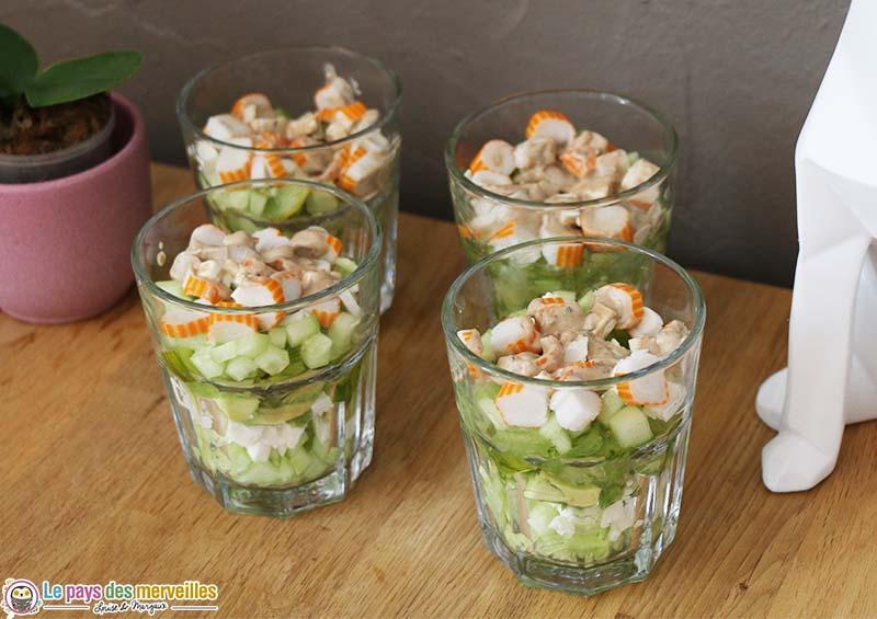 verrine concombre, tomates, avocat, feta, surimi