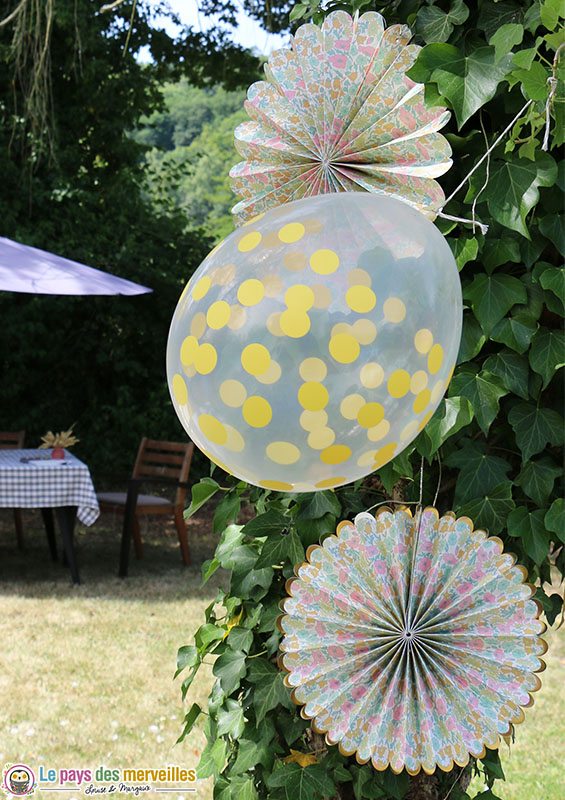 ballon transparent à pois jaune