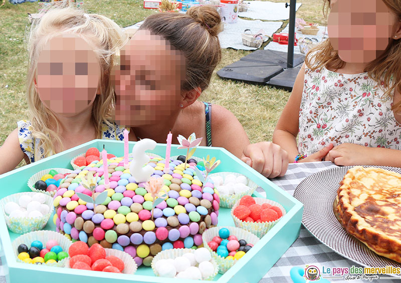 gateau au chocolat et bonbons smarties 