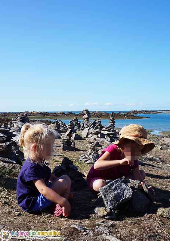 jeu de construction avec du granit sur l'île Chausey