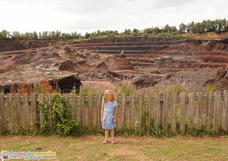 Visite du volcan de Lemptegy avec des enfants