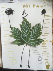 feuille d'arbre transformée en bonhomme 