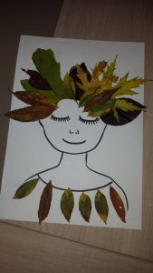 visage collage feuilles d'arbre