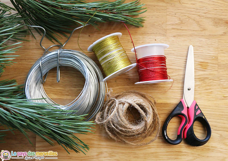 Matériel pour fabriquer une couronne de Noël naturelle