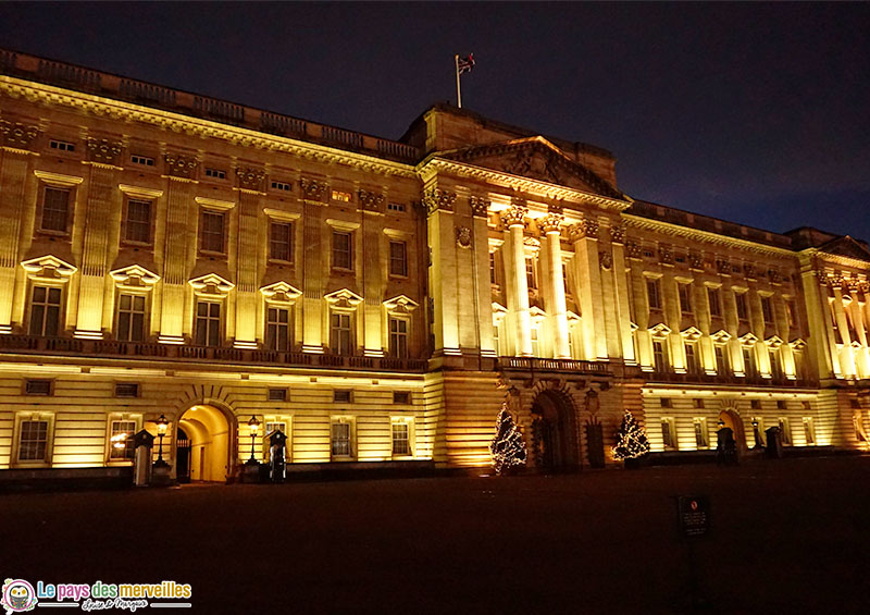 Buckingham Palace la nuit