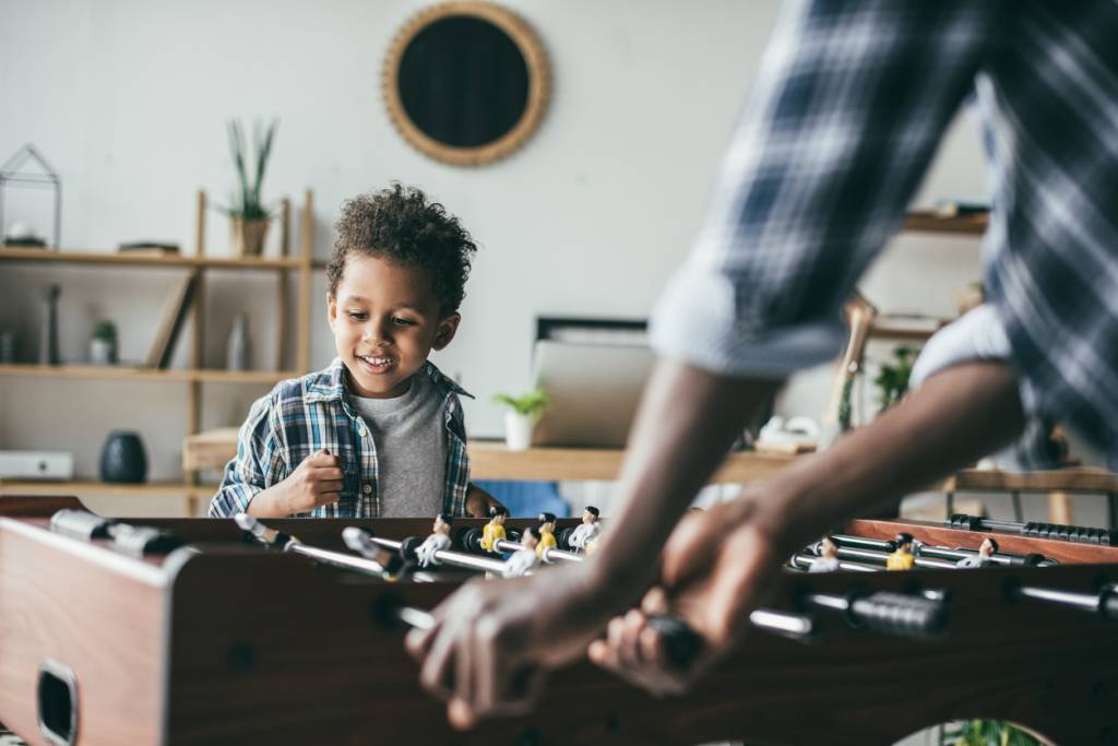 jouer au baby foot avec ses enfants, activités en famille