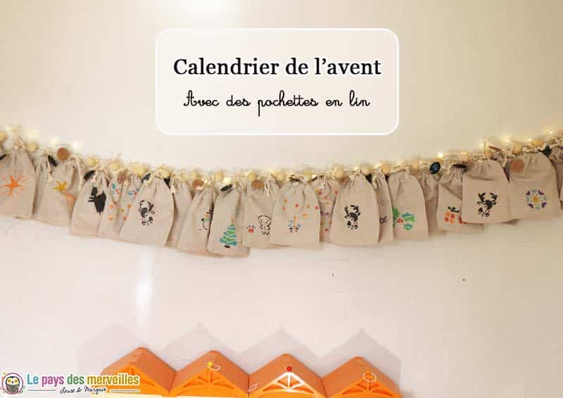 calendrier de l'avent avec des pochettes et une guirlande lumineuse