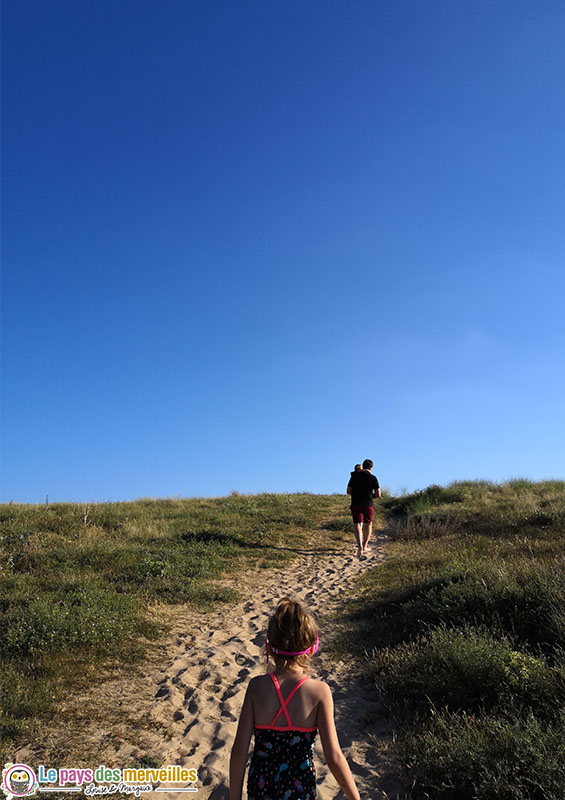 Dunes pour accéder à la plage depuis le camping de la plage des tonnelles