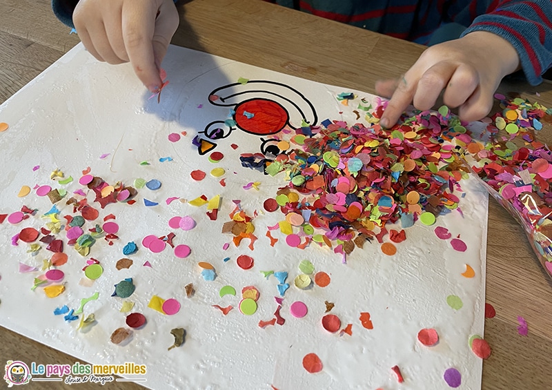 clown avec une chevelure en collage de confettis 