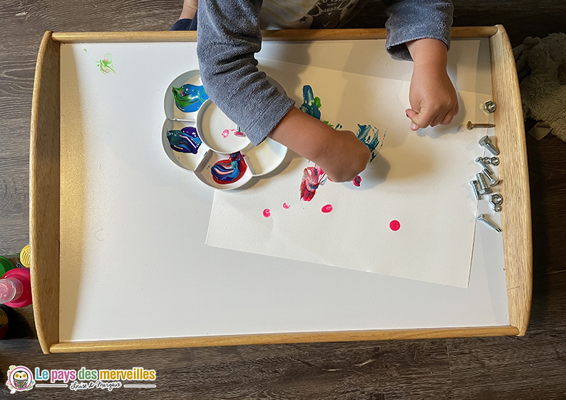 activité enfant peindre avec des vis et des écrous