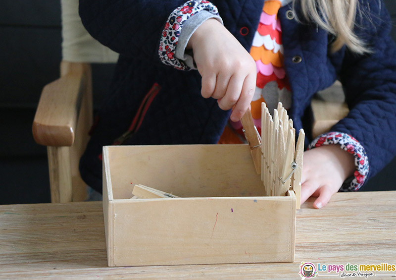 activité avec des pinces à linge