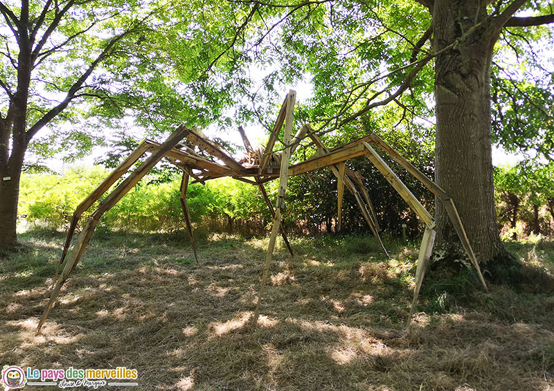 Araignée géante en bois