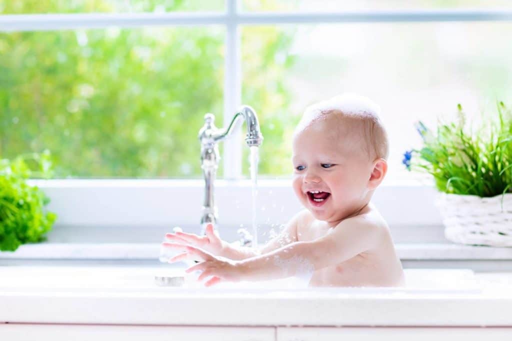 bain bébé paroi douche