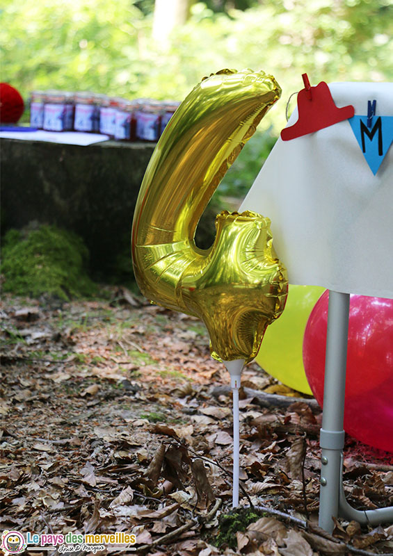 Ballon d'anniversaire à planter chiffre 4