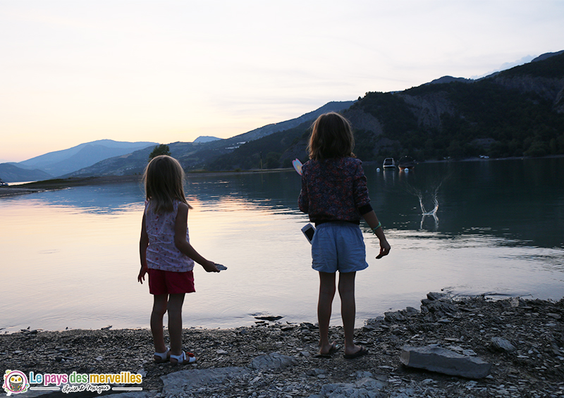 Lac de Serre-Ponçon la nuit