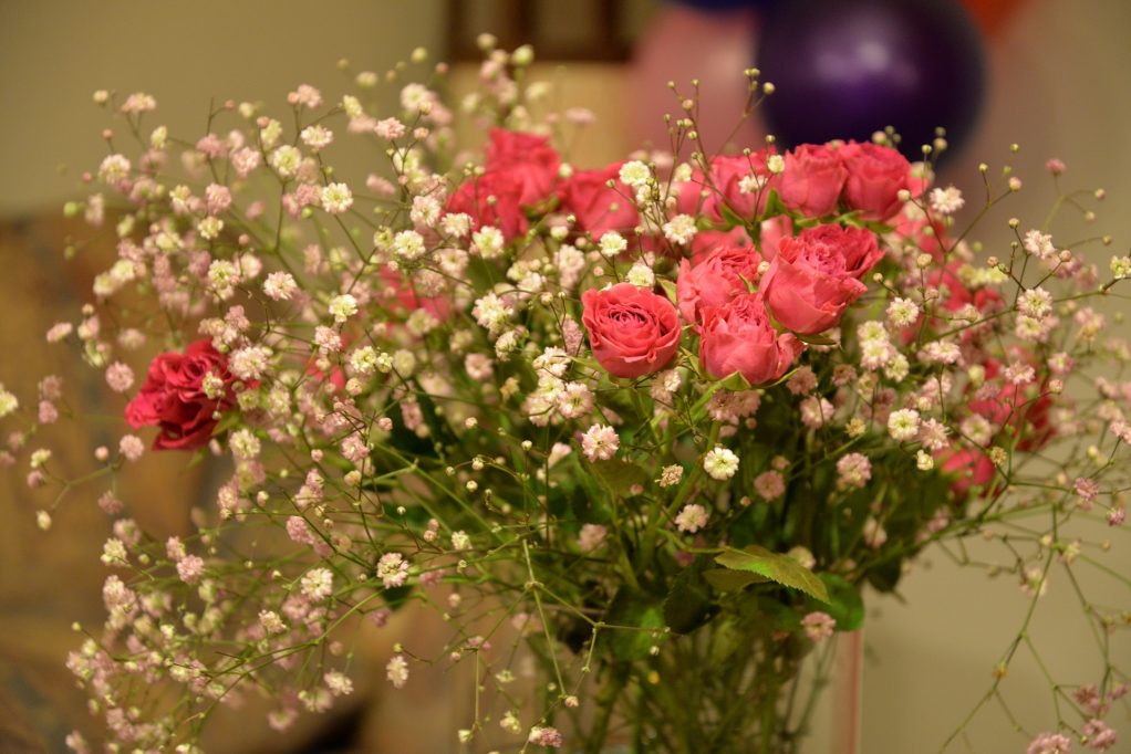 Bouquet de fleurs pour la décoration d'un anniversaire