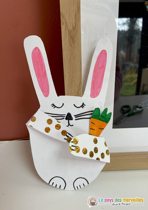 Activité enfant maternelle empreinte de main lapin