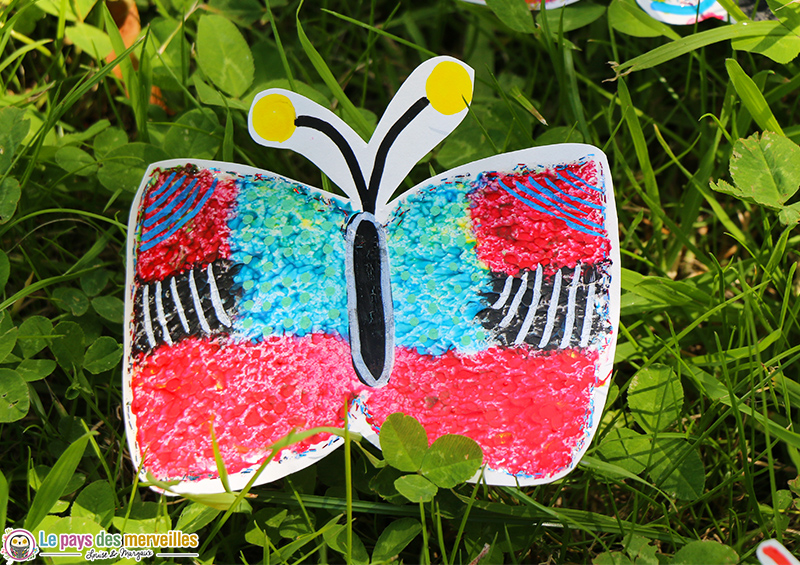 Bricolage maternelle papillon peinture aux doigts