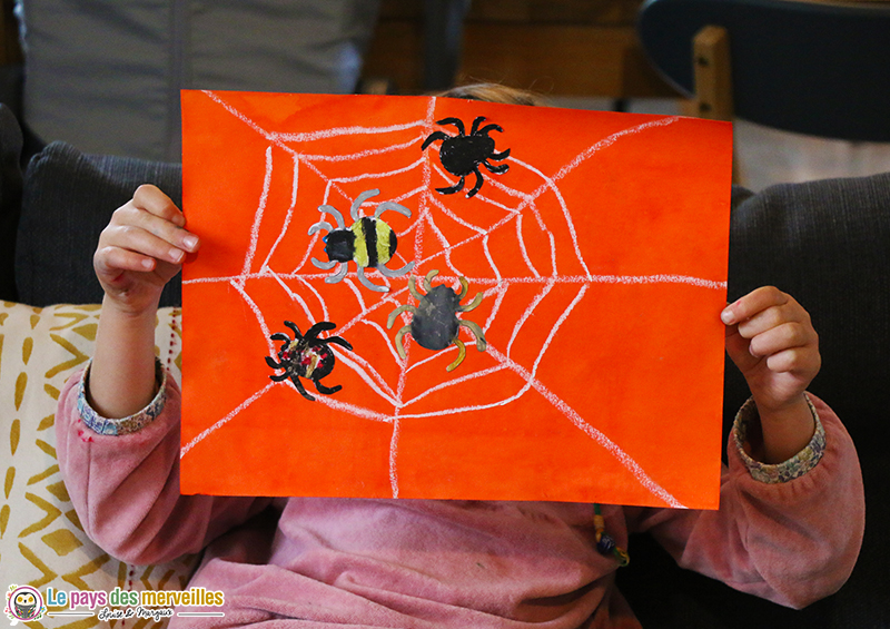 Toile d'araignée à la pastel et à l'encre (Bricolage Halloween)