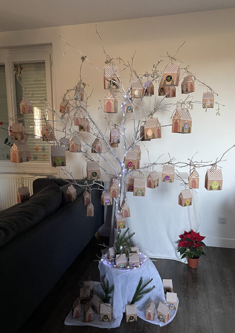 calendrier de l'avent branche et petites maisons