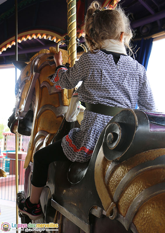 Cheval du carrousel à Disney
